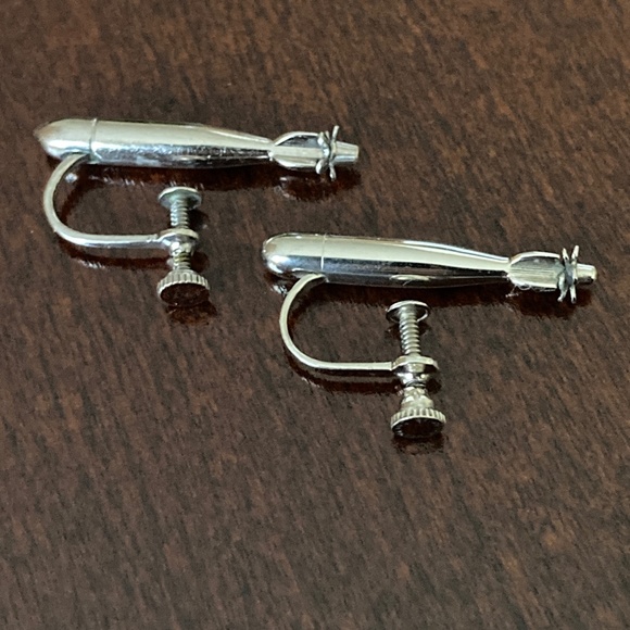 Rare World War II Era “Sweetheart Jewelry" Torpedo Earrings - Picture 4 of 7